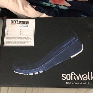 Grey’s Anatomy Slip Resistant Softwalk Shoe